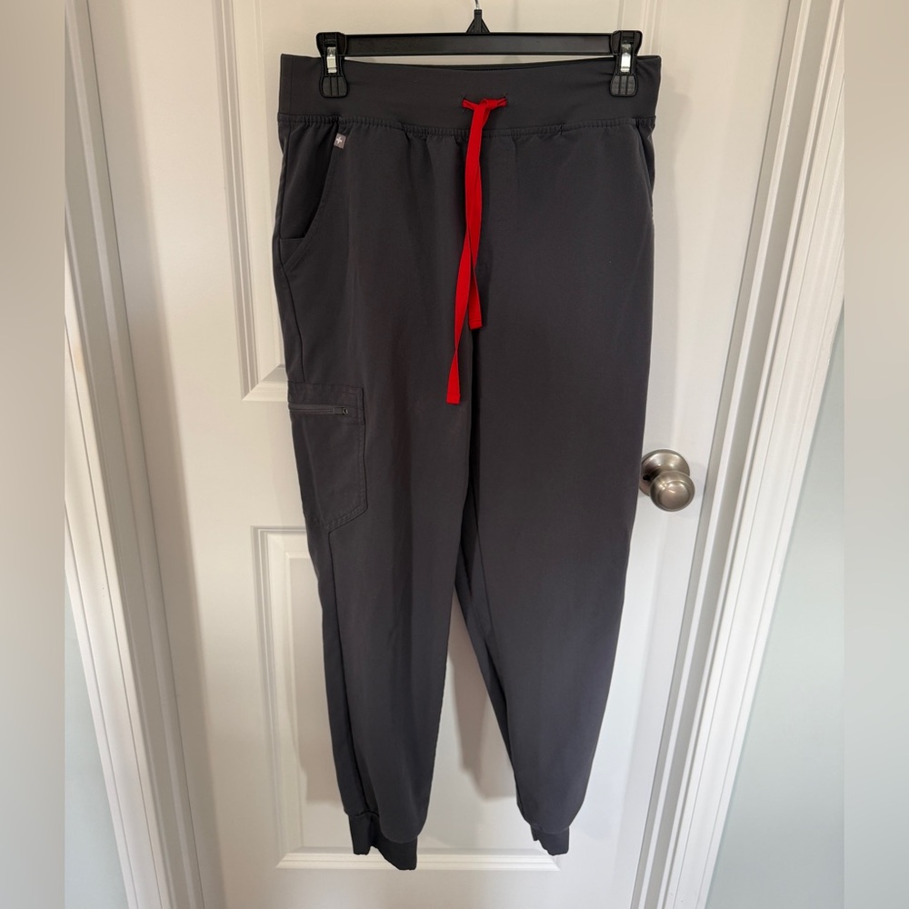 Figs women’s High Waisted Zamora Jogger Scrub Pants charcoal size medium